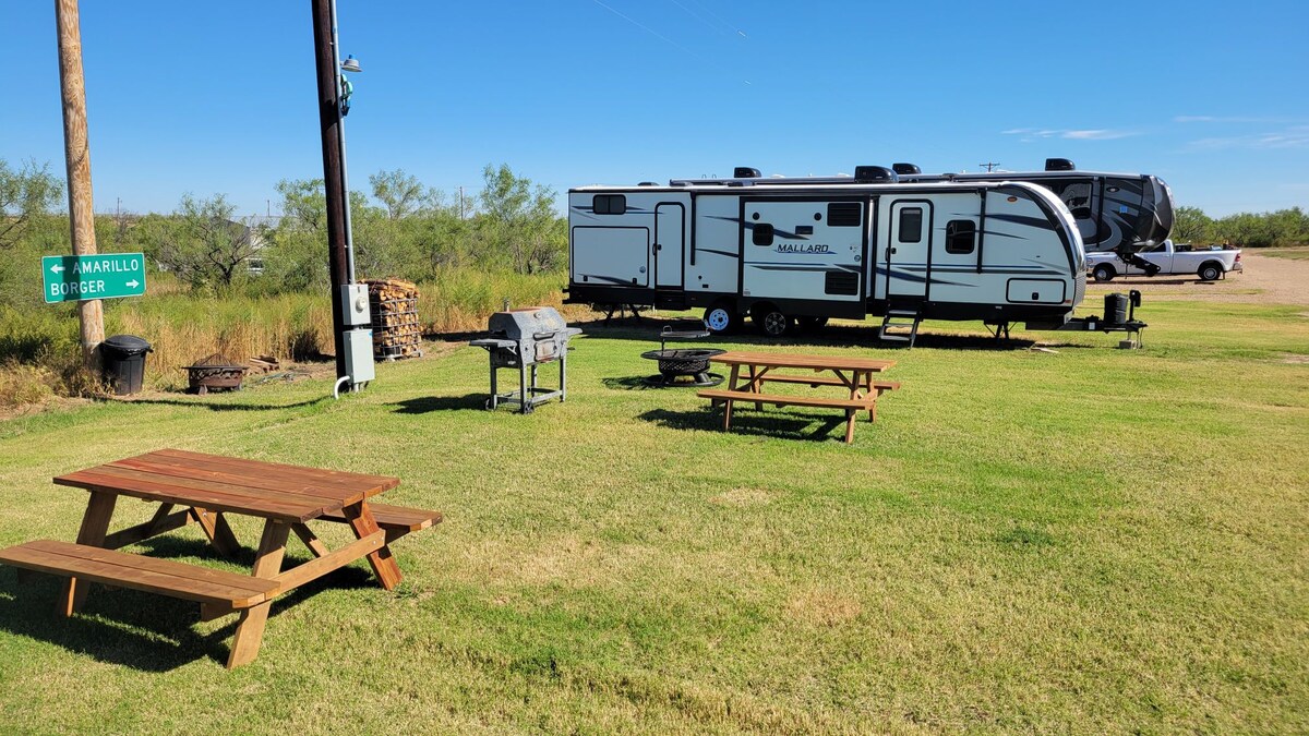 Lake Meredith Bunkhouse Camper. Party by the Lake!