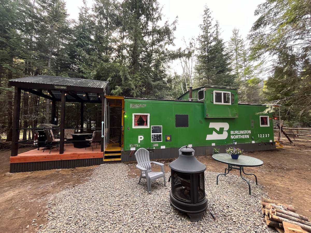 Jon Henry’s Loosey Caboosey a pet friendly caboose