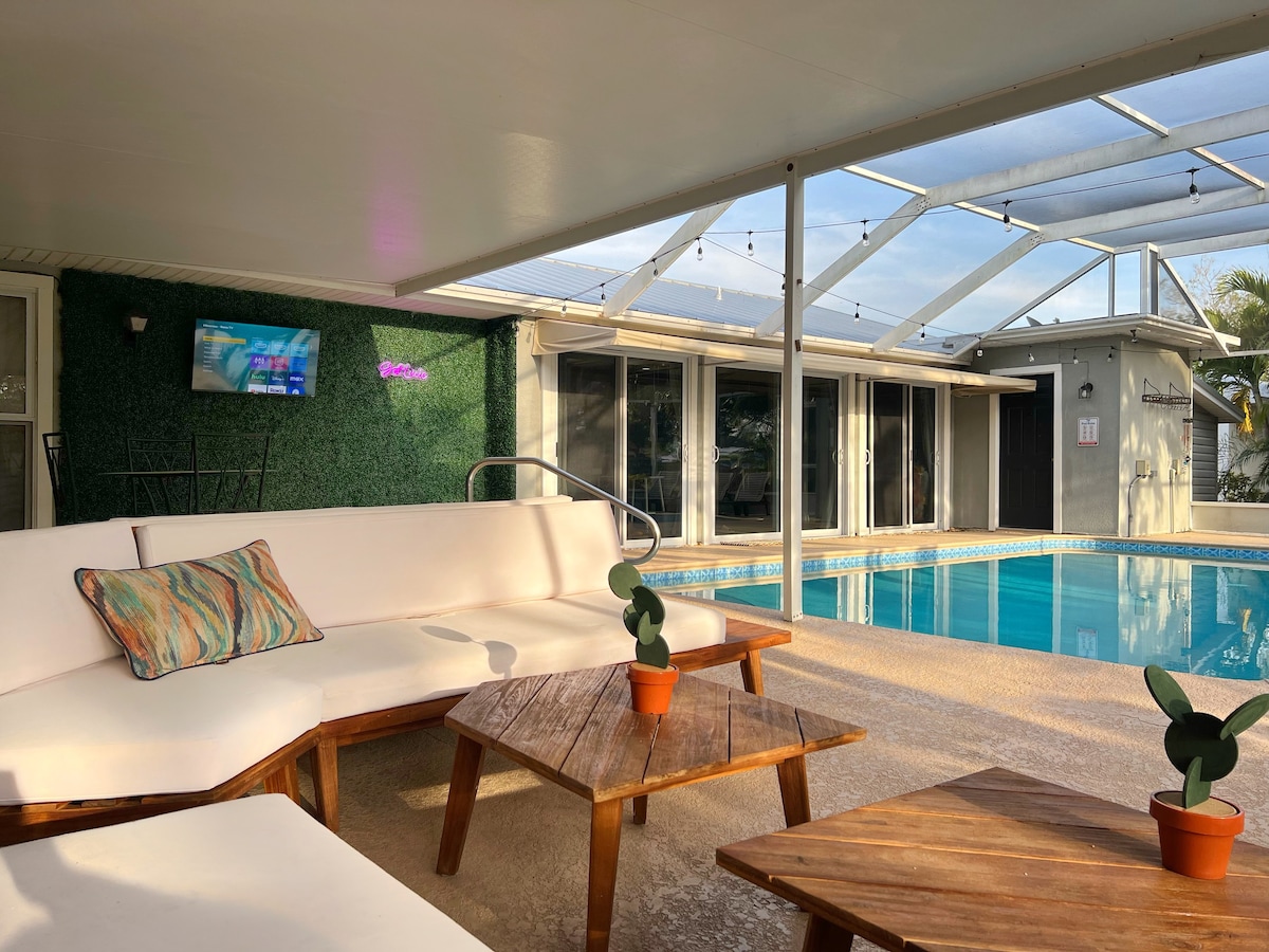 Get Lucie - Newly Renovated Poolside Oasis