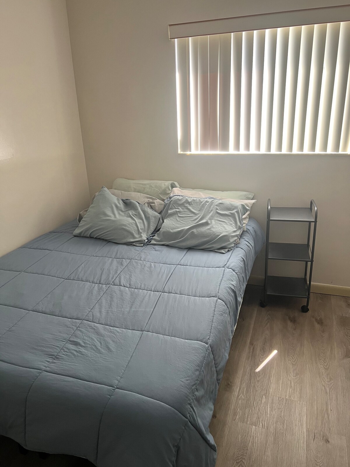 Single rooms available long term