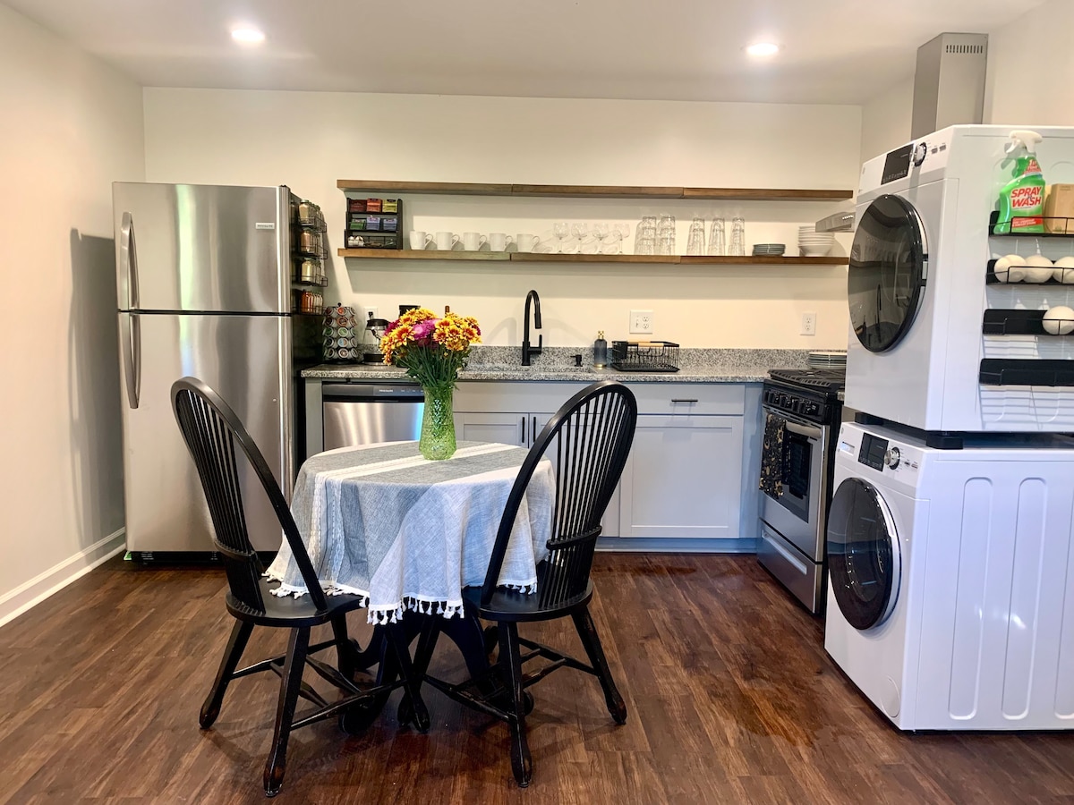 Modern Guesthouse w/ Washer & Dryer