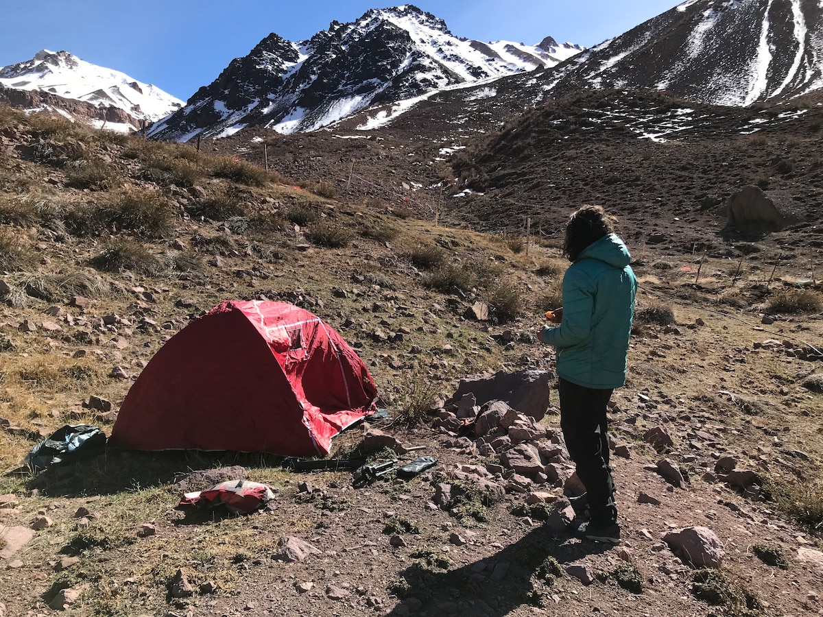 Camping en medio de la cordillera de Los Andes,
