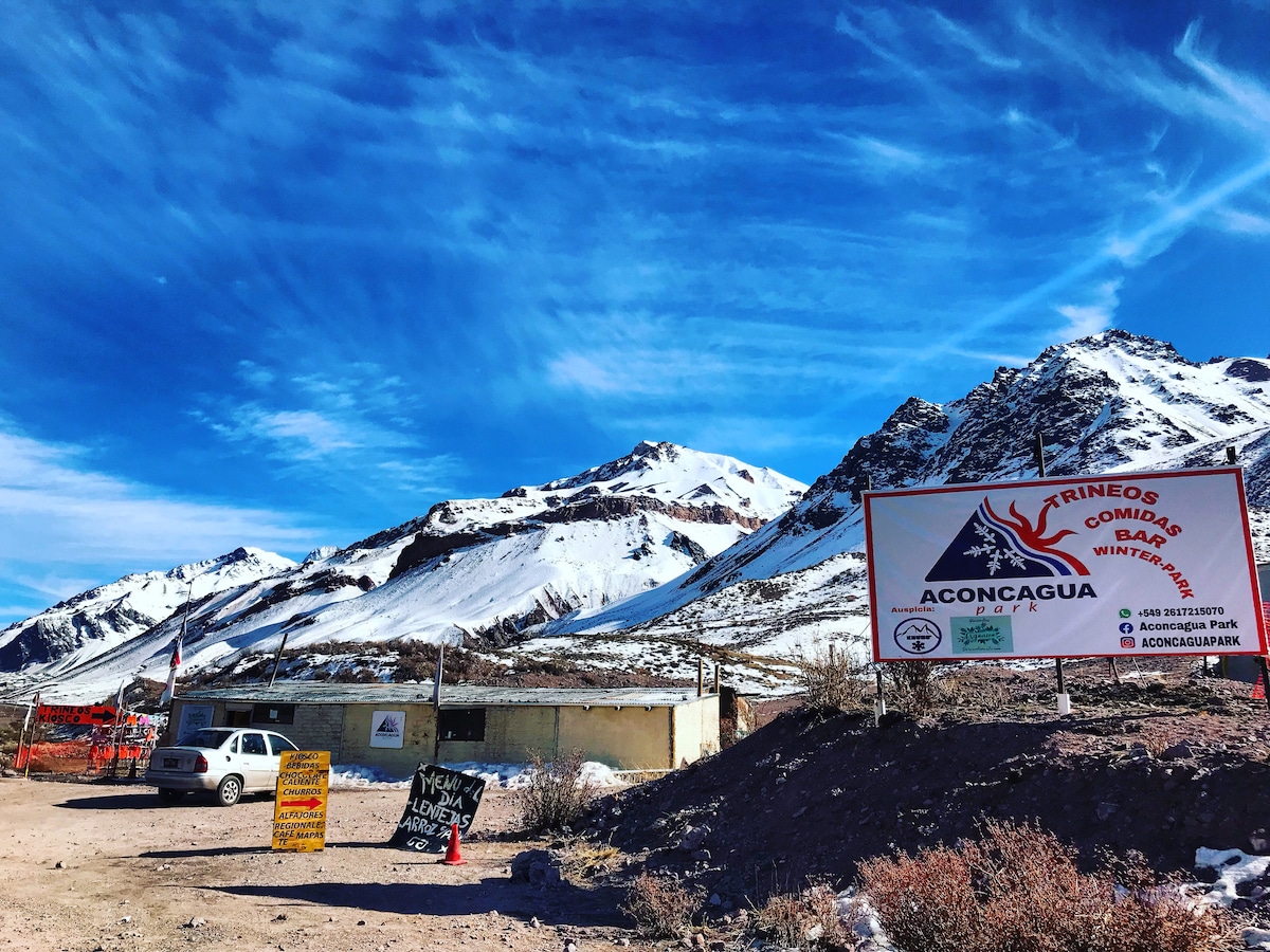 Camping en medio de la cordillera de Los Andes,