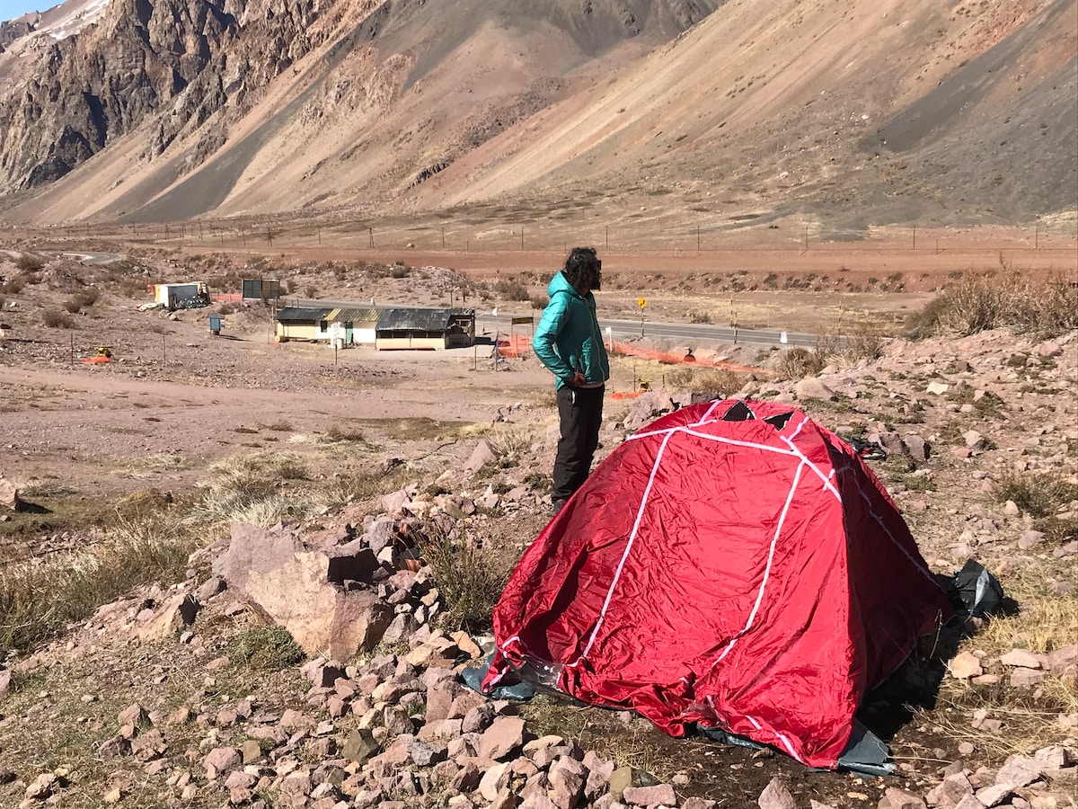 Camping en medio de la cordillera de Los Andes,