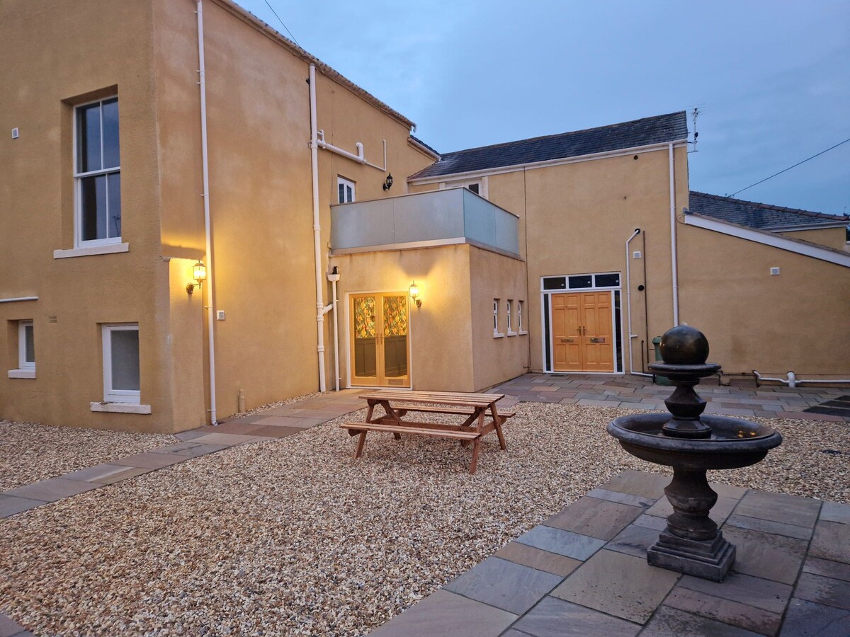 Hamilton luxury - The Coach House with hot tub