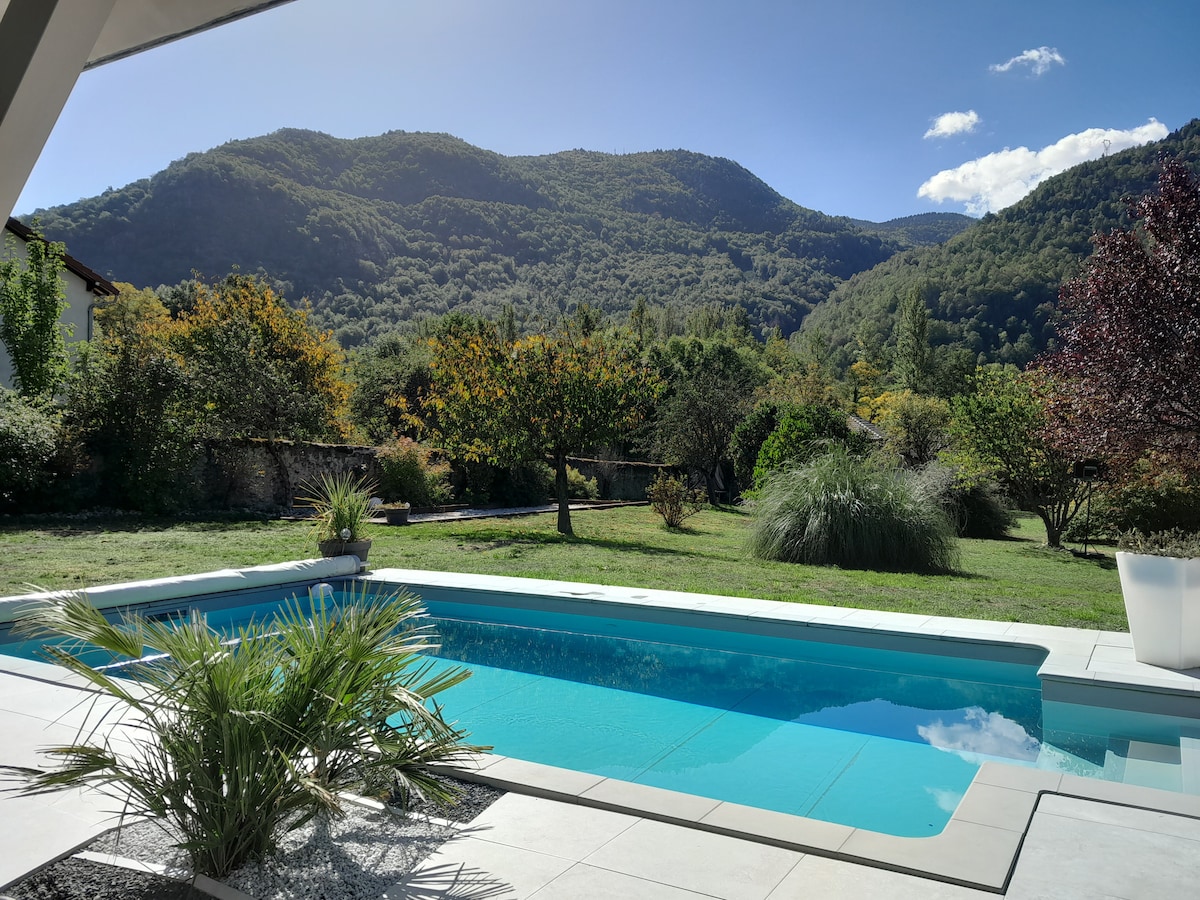 Villa 2-8prs à la Montagne avec Piscine + Jacuzzi