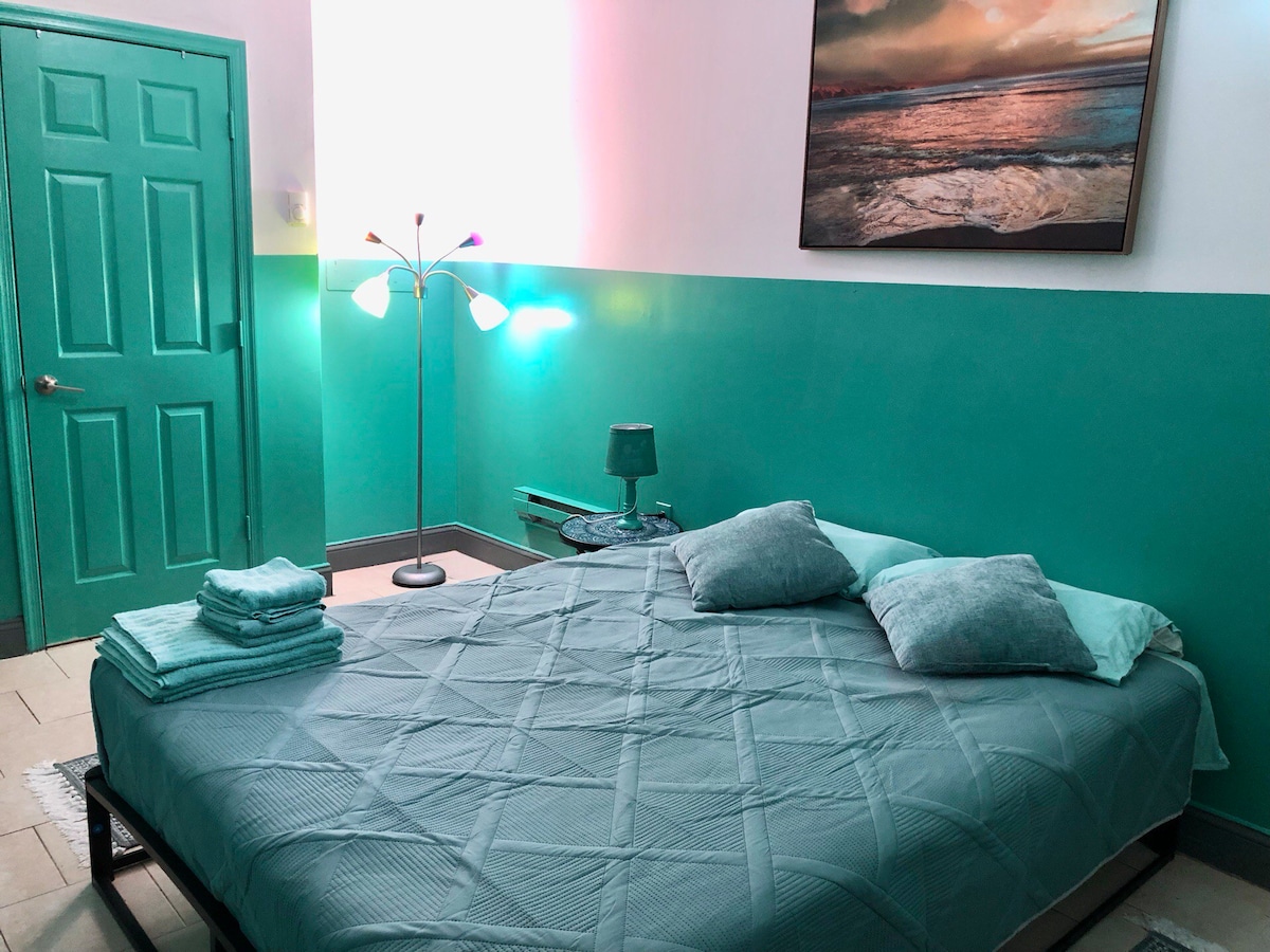 Tiffany Blue Private clean Suite near Philly