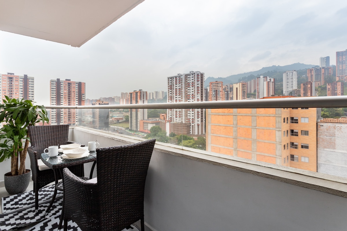 Medellin Moderno Apartamento con balcón 3 Cuartos