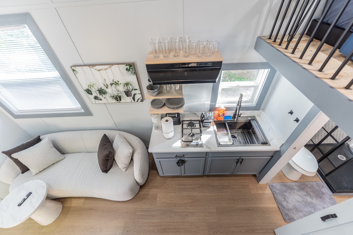 Luxury Tiny Home in West Midtwn- Minutes from fun!