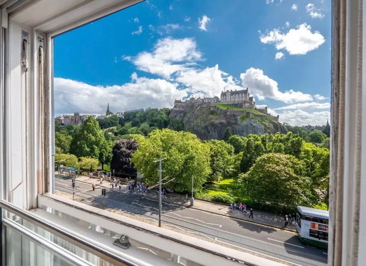 The Edinburgh Castle Suite, Princes Street, Unique