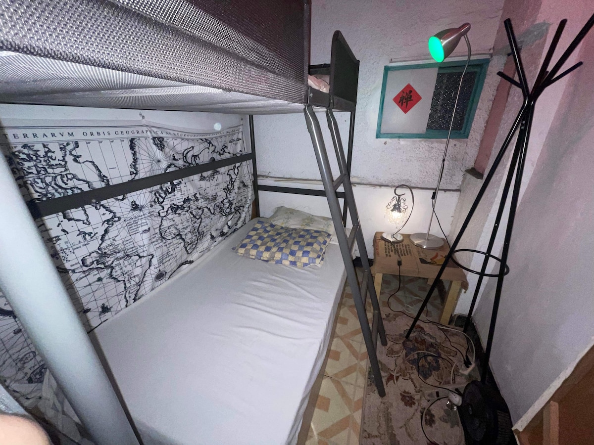 Up bed for budget-conscious backpacker (請讀房源敘述）