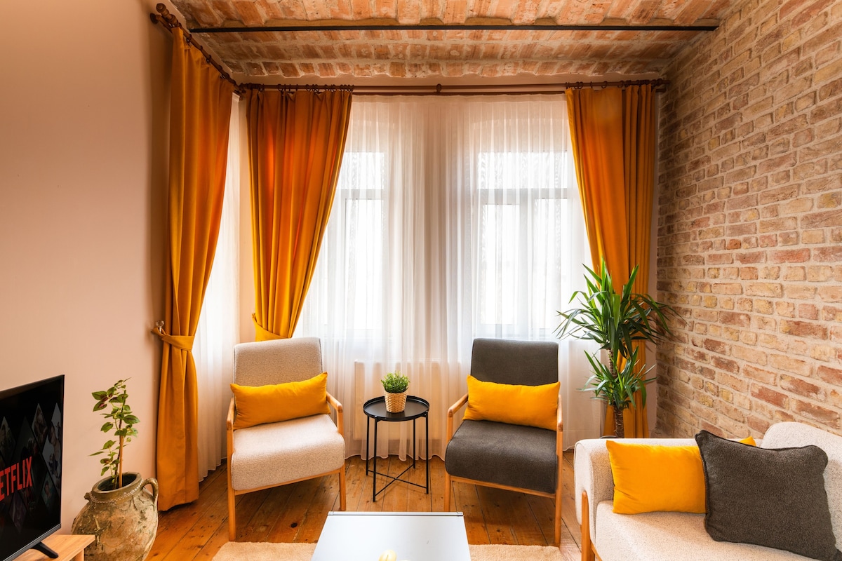 Discover Istanbul with a spacious 3 BR apartment