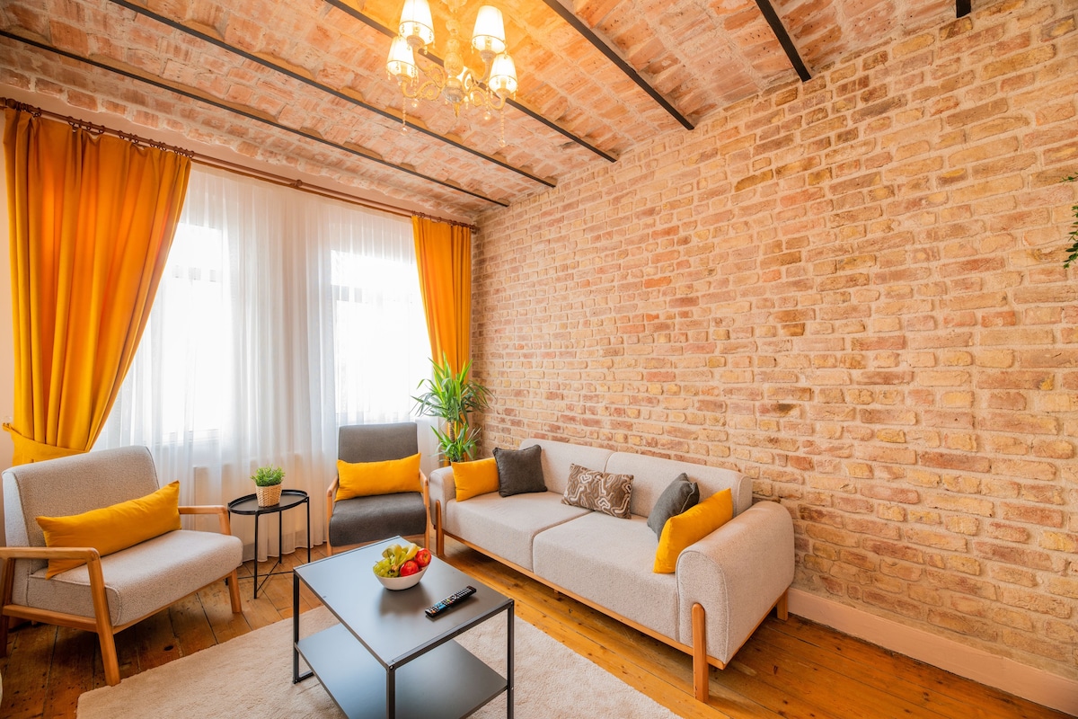 Discover Istanbul with a spacious 3 BR apartment