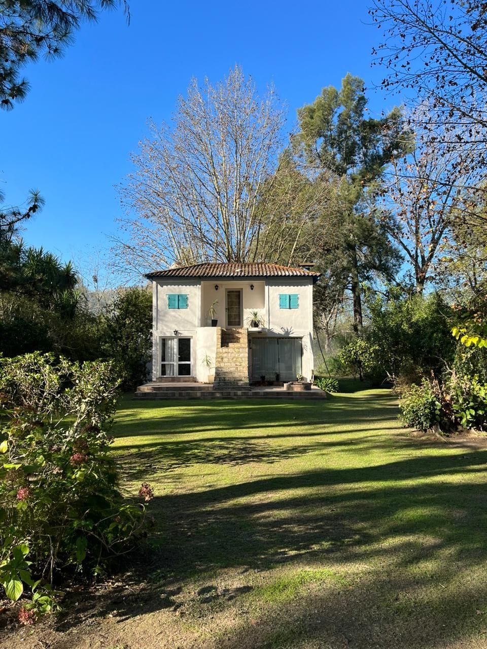 Casa mediterránea de dos plantas en isla del tigre