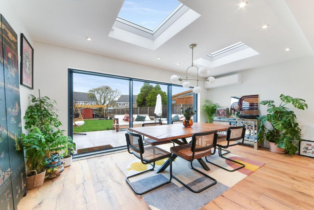 Stylish home with great links to central London