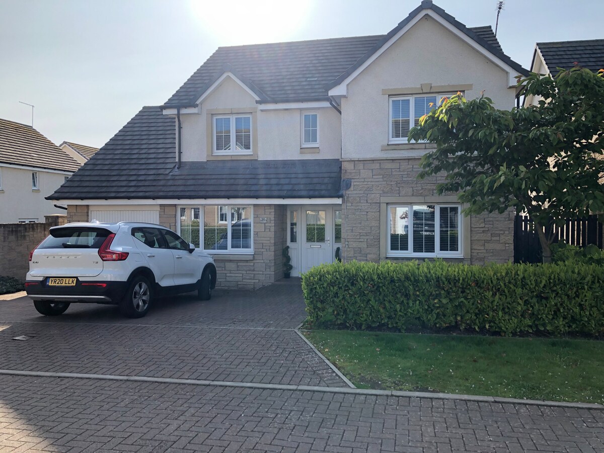 Five bedroom detached house