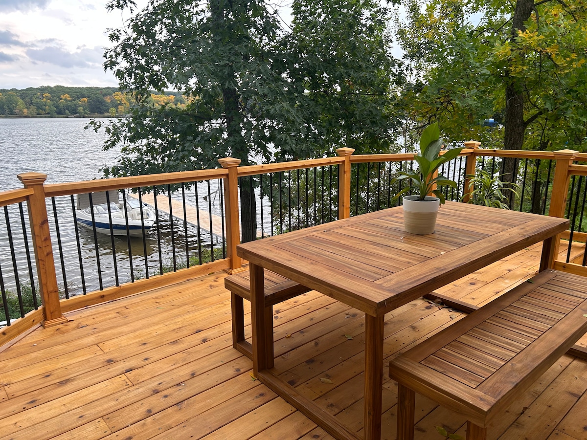 Family Friendly Lakefront Cabin w/ Pontoon Rental