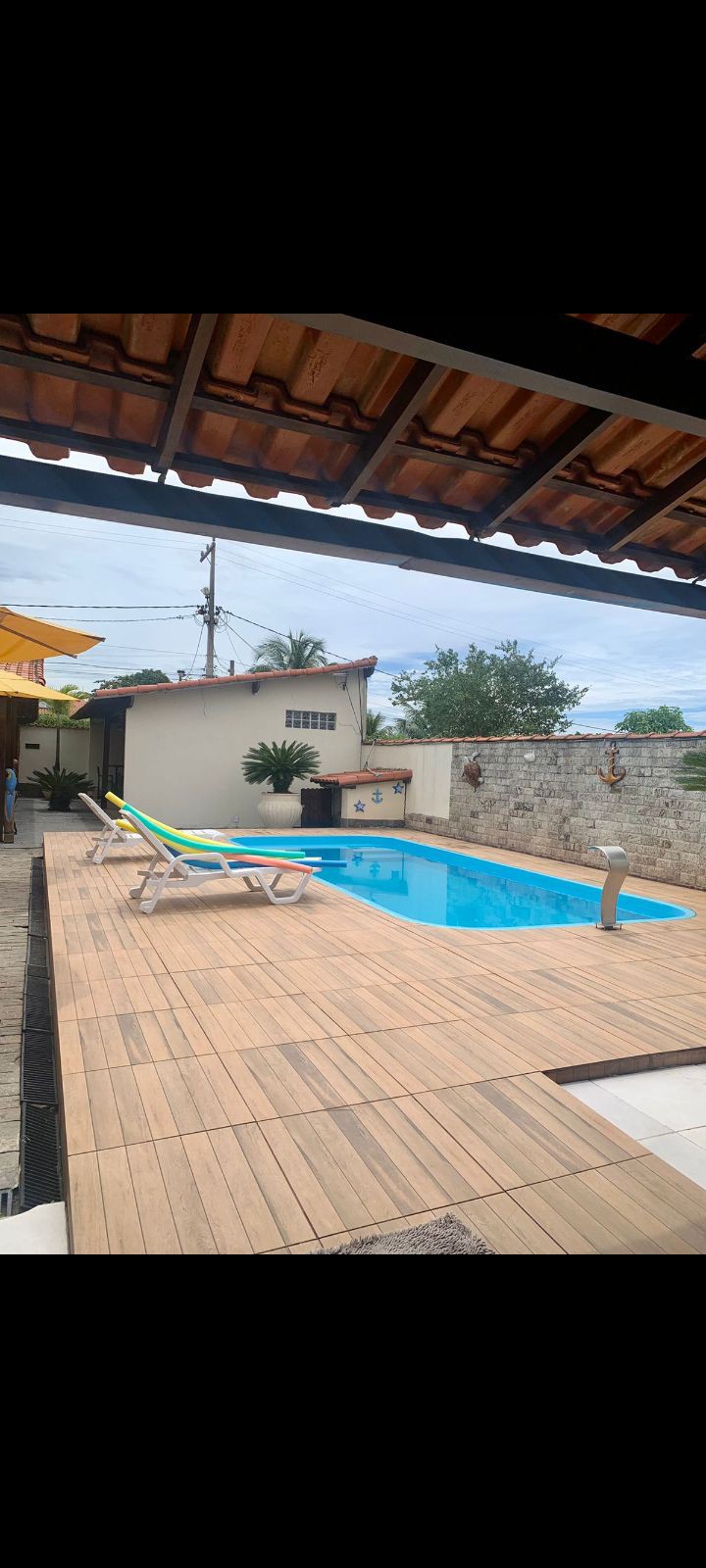 casa com salão de jogos/ piscina