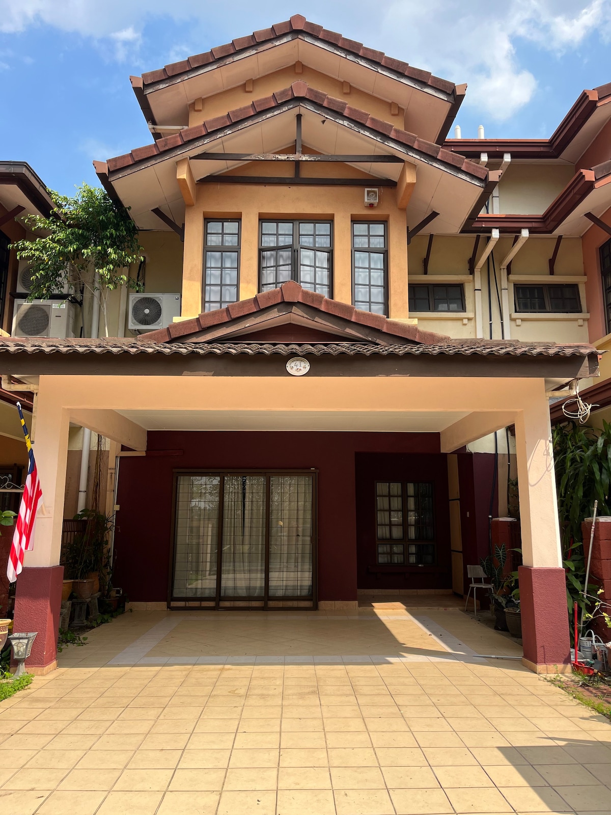 Landed Family Home @ Bukit Jelutong （ + Netflix ）