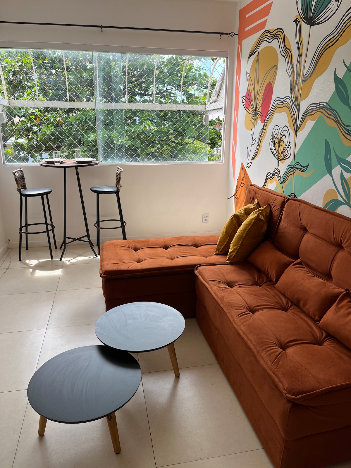Artistic Suite close to beach Rio Vermelho Central