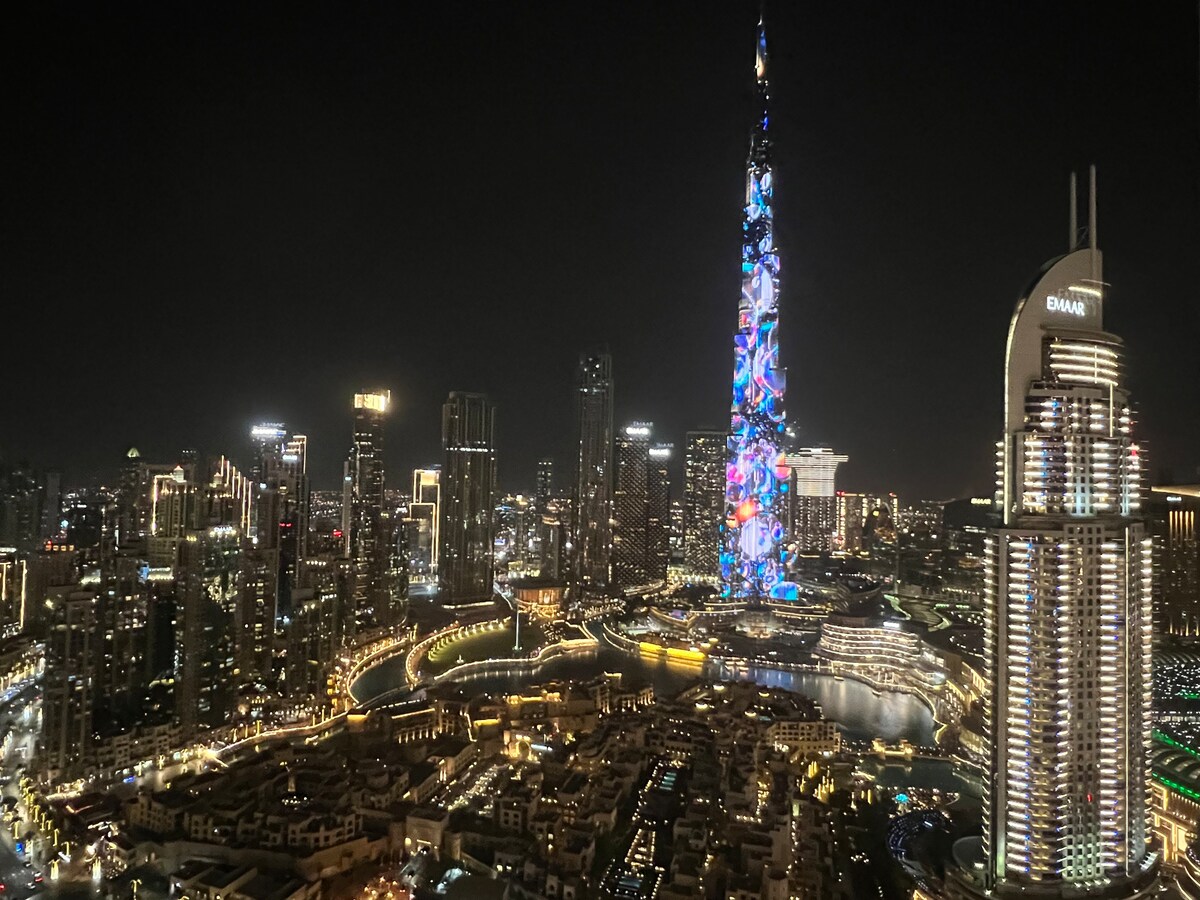 3BR, Burj Khalifa, Lighting Show46