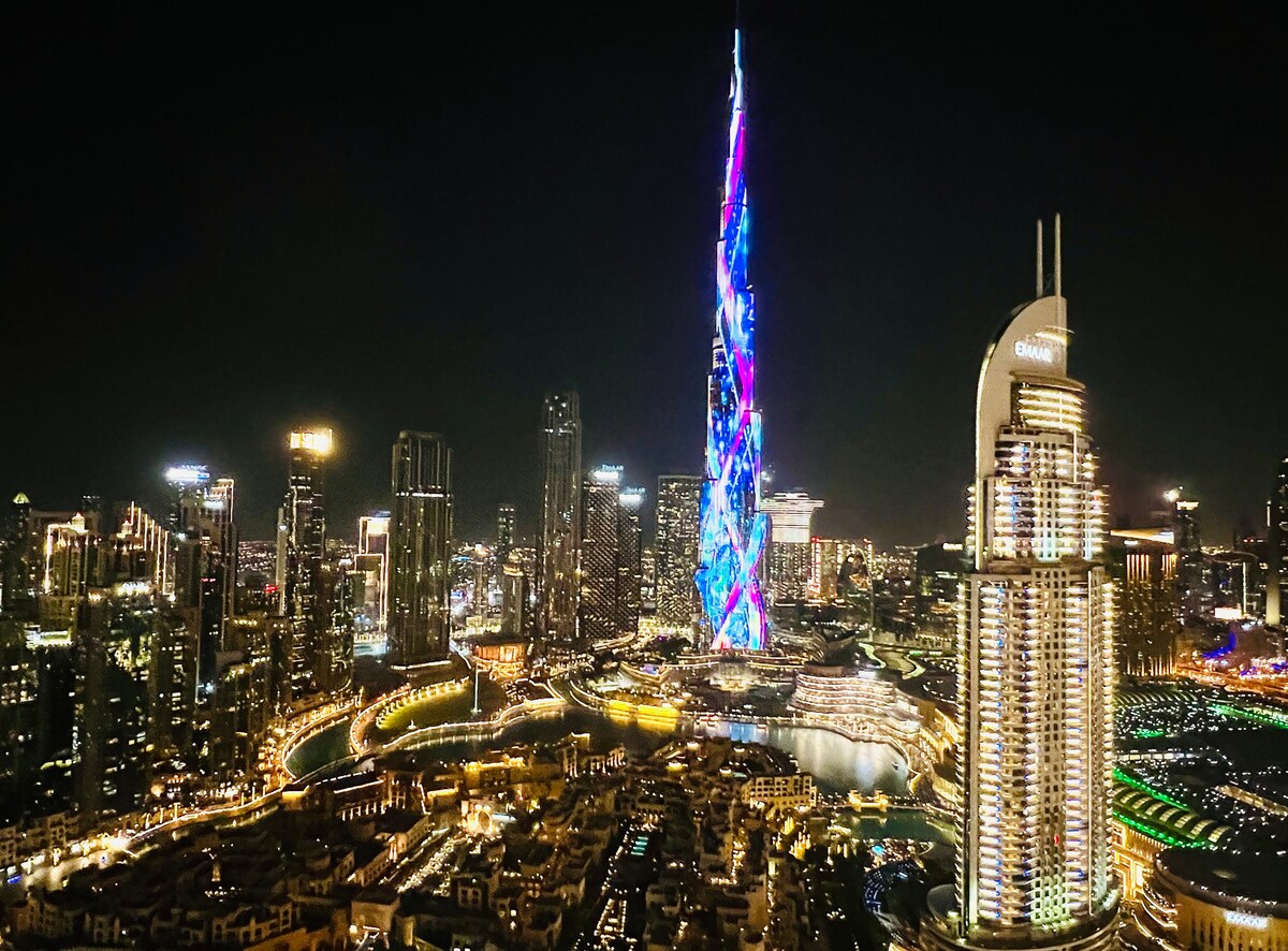 3BR, Burj Khalifa, Lighting Show46