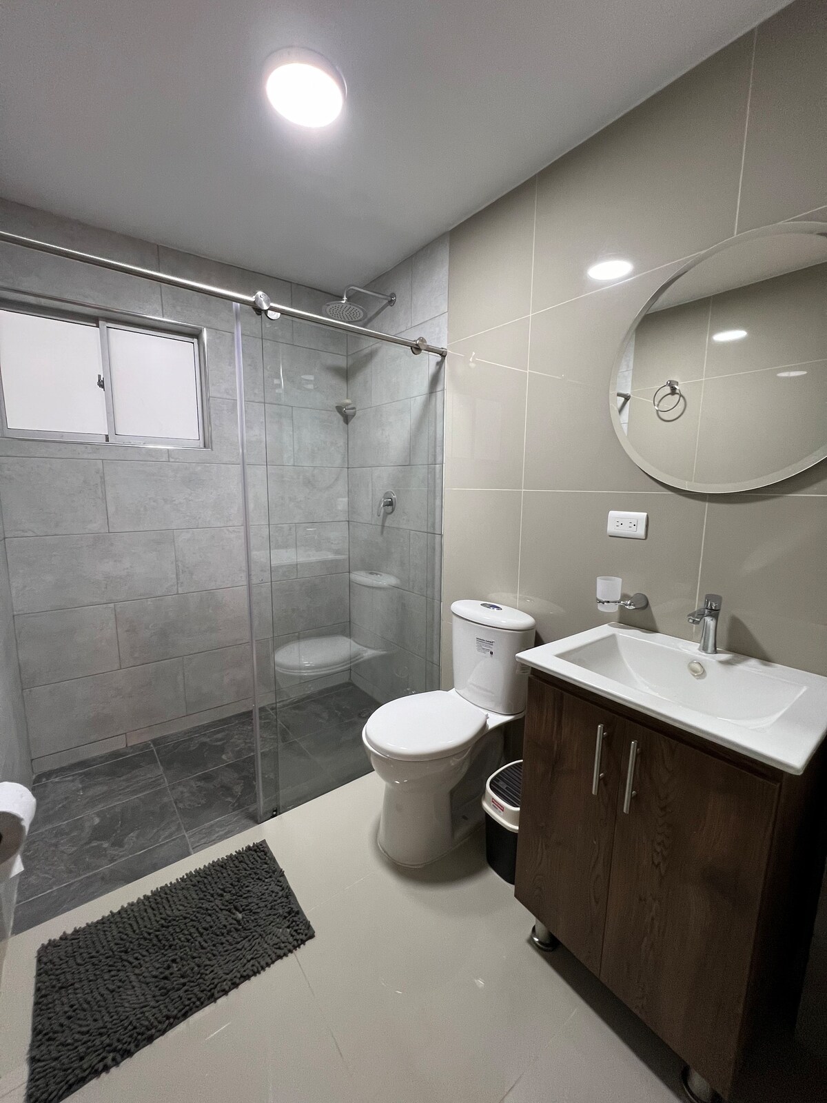 203) Habitación con baño privado, zona tranquila