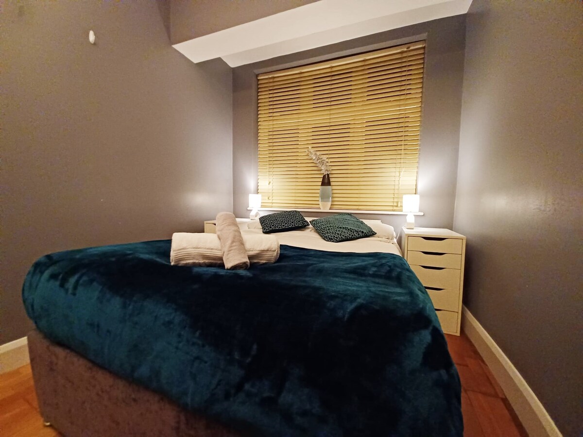 The Sapphire Suite Double Room, 40 Mins London