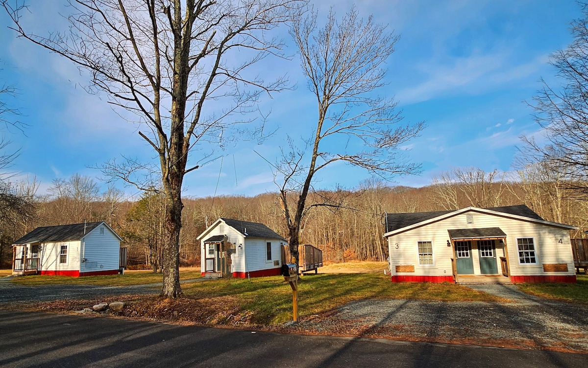 Foxtrot ~ 4 Unique Cabins, Perfect for a Group!