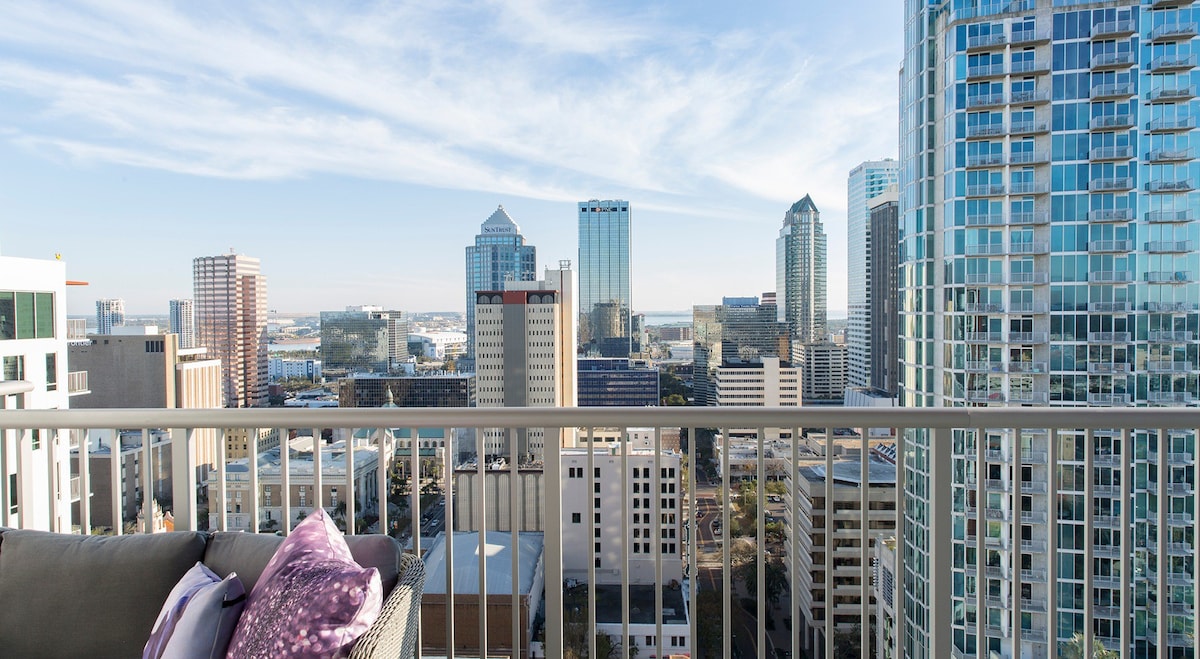 Modern 1-Bed High-Rise, Pool View, Downtown Tampa