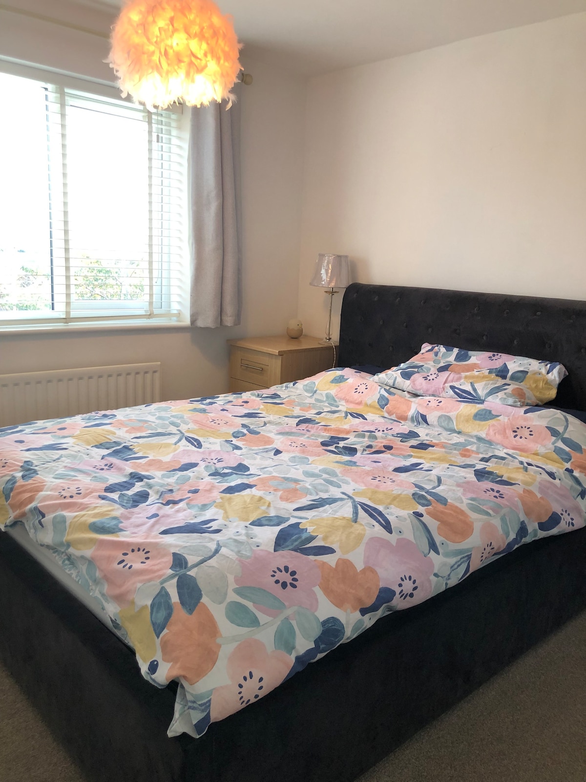 Clean double room in  detached cul-de-sac location