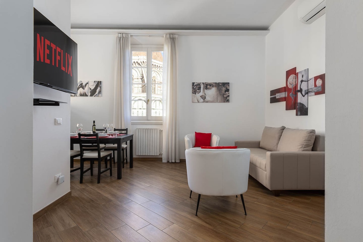 Prestigious Accommodation in Piazza Duomo!