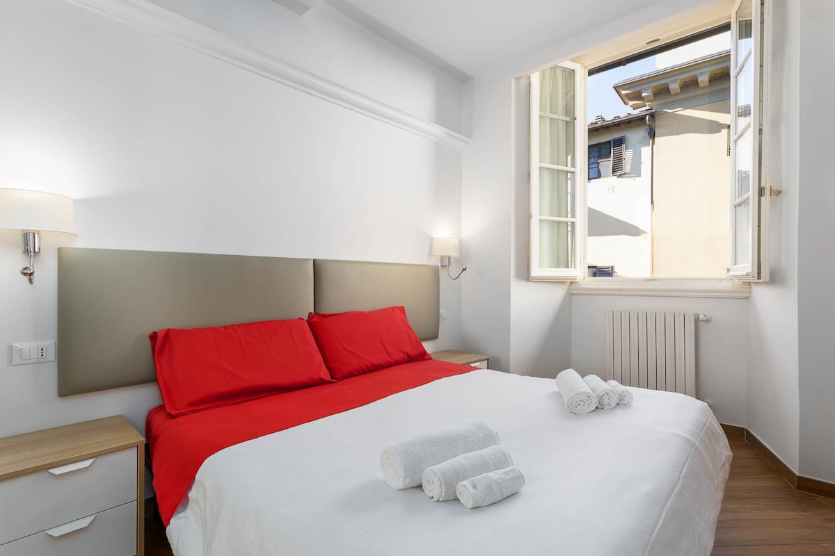 Prestigious Accommodation in Piazza Duomo!