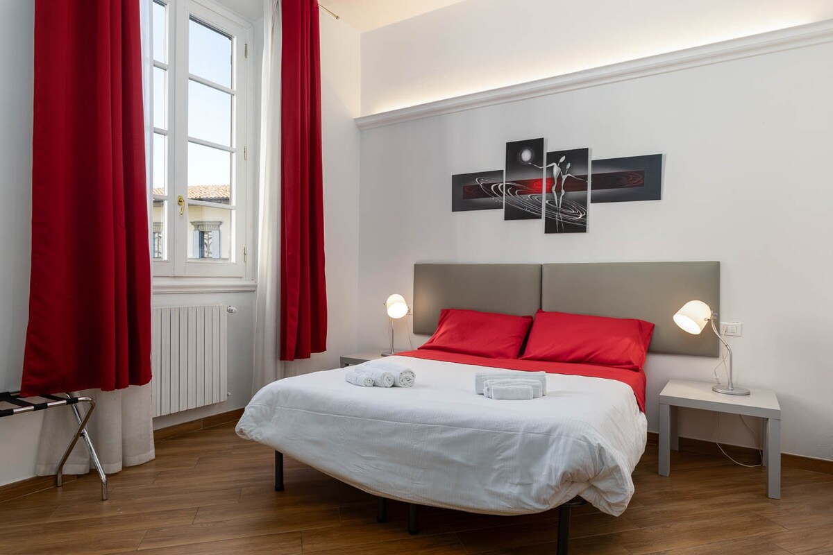 Prestigious Accommodation in Piazza Duomo!