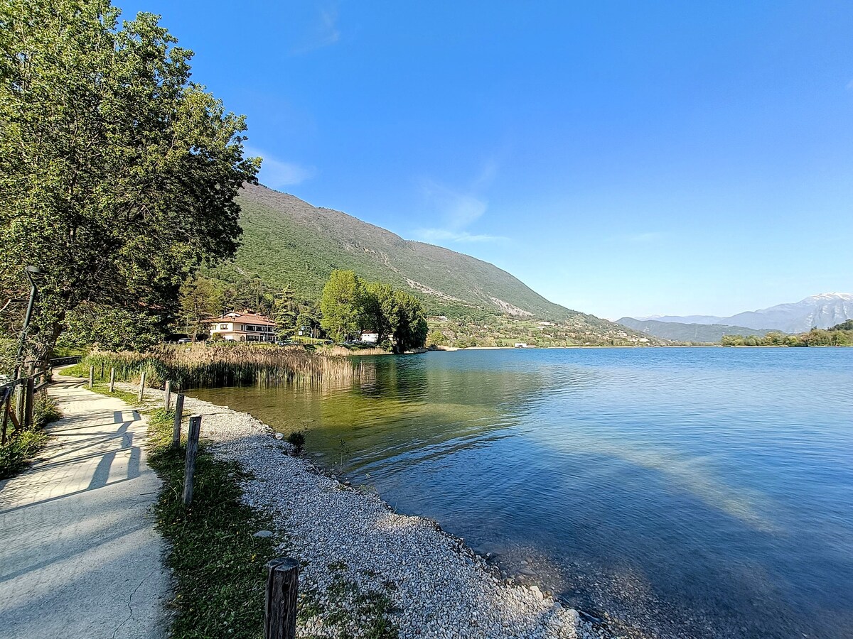 {Mag House} Vista lago con box auto