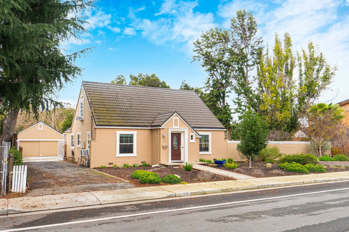 Cozy 5Br Home/ Spacious backyard