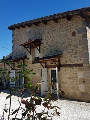 logement confortable, piscine et climatisation.