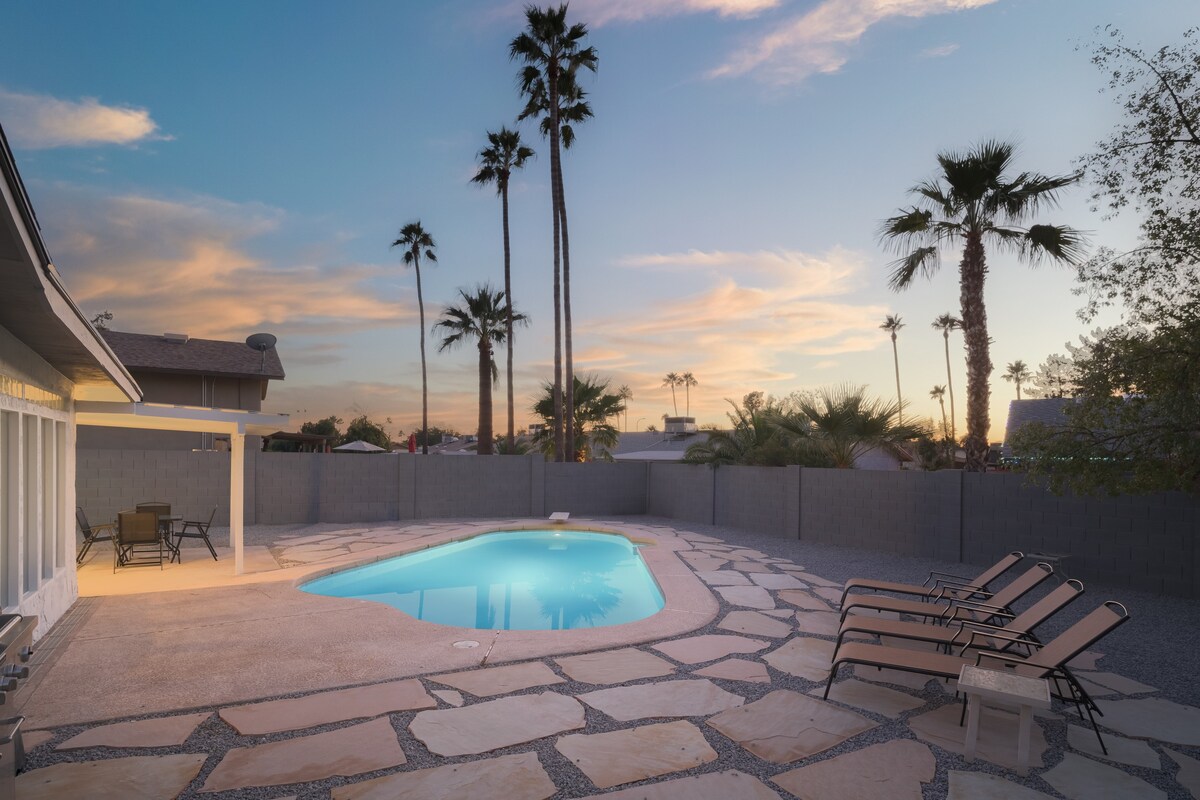 Scottsdale Lux Home low fees, 7 bed, pool, pets ok