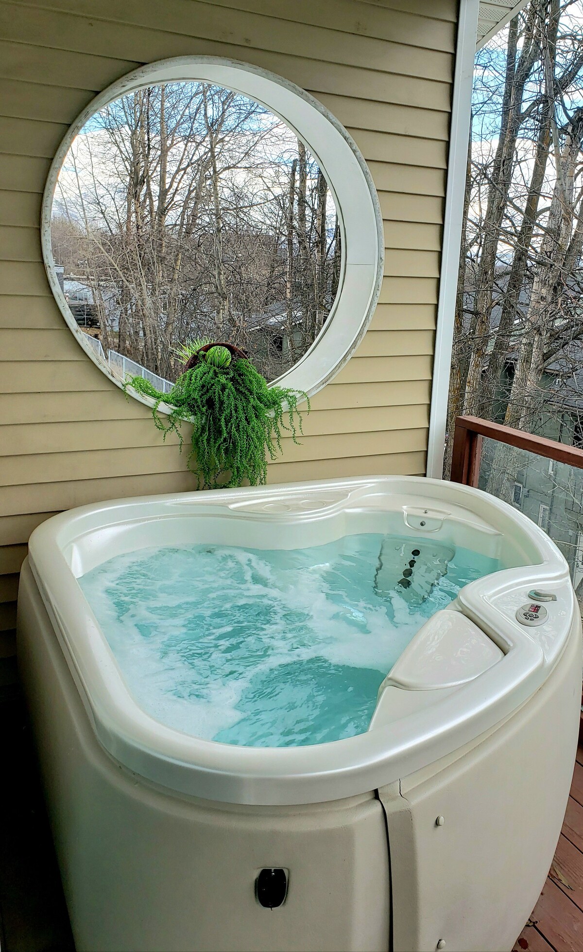 Beautiful Bear Loft w/Hot Tub!