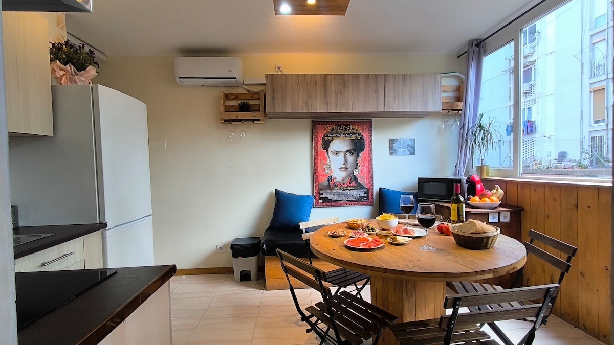 Comfy and Bright 2-Bed flat in front the metro