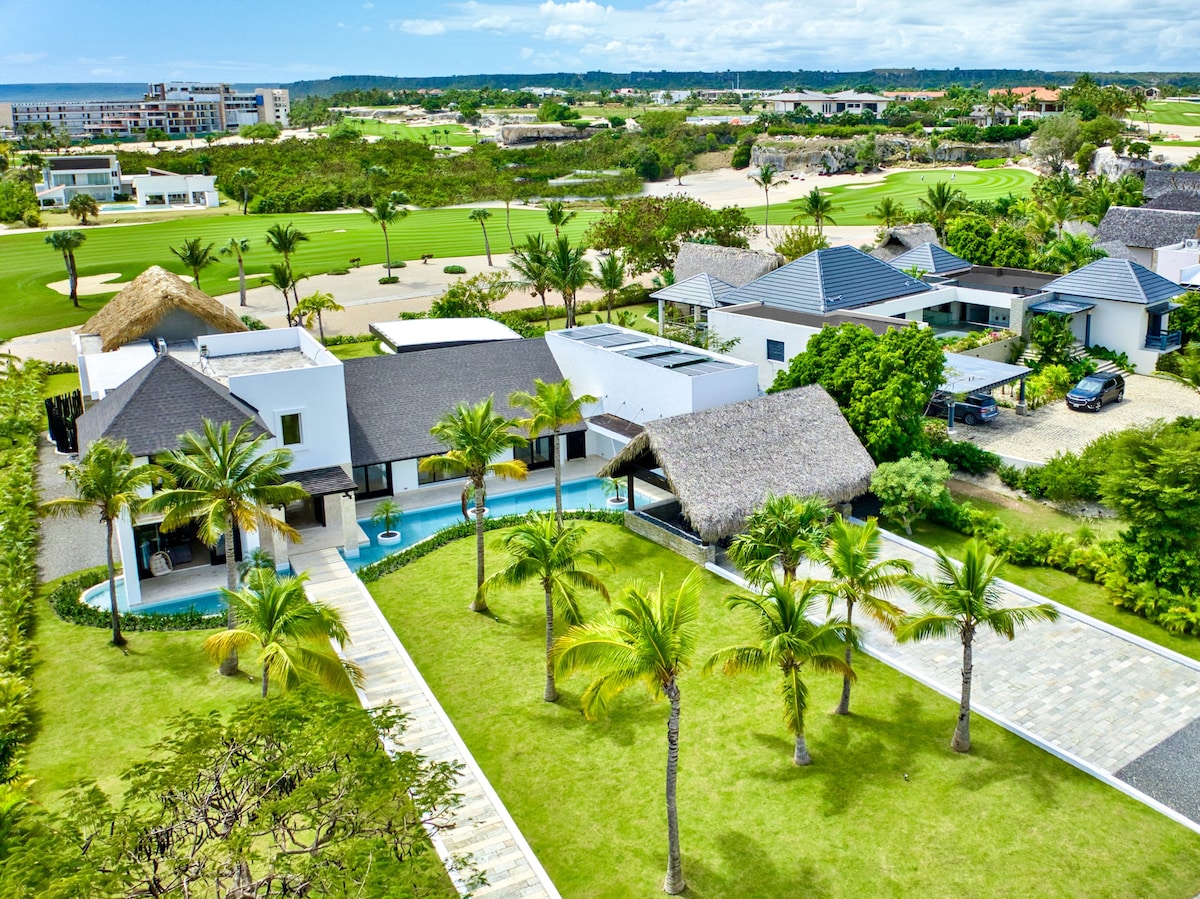 Cayuco 6-Luxury Villa on Hole #5 of Punta Espada