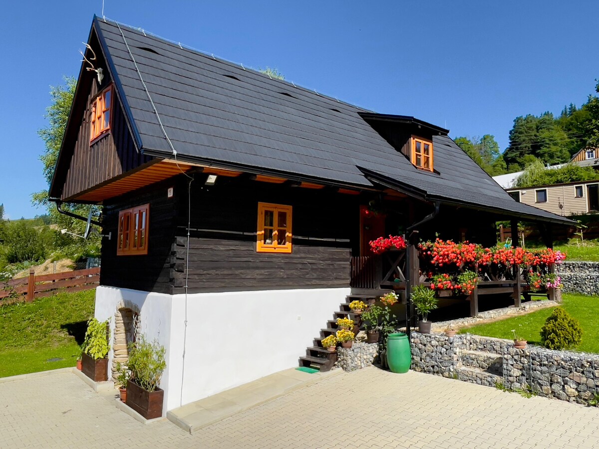 Traditional deer Cabin in Orava forest