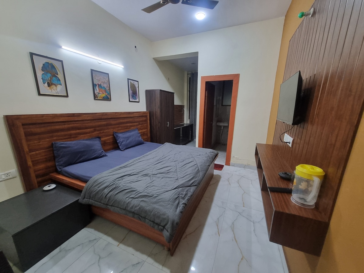 Galaxy PG/Guest House/1RK Flat/Hotel/ Noida.