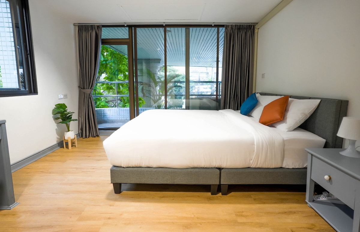 曼谷市中心舒适的双卧室公寓， 5分钟可达轻轨站110平方米