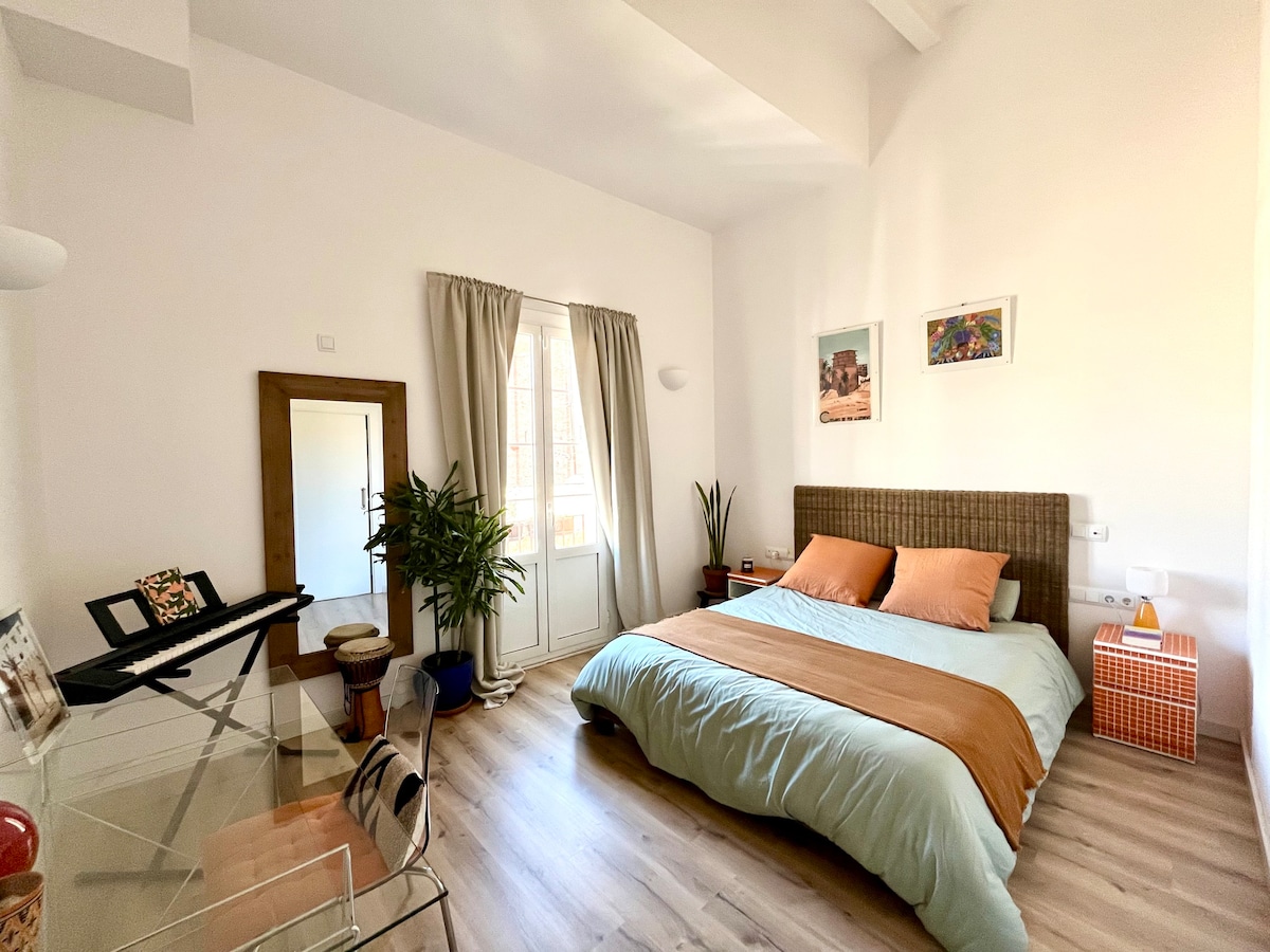 Charming triplex with terrace in Gracia 2B-2B