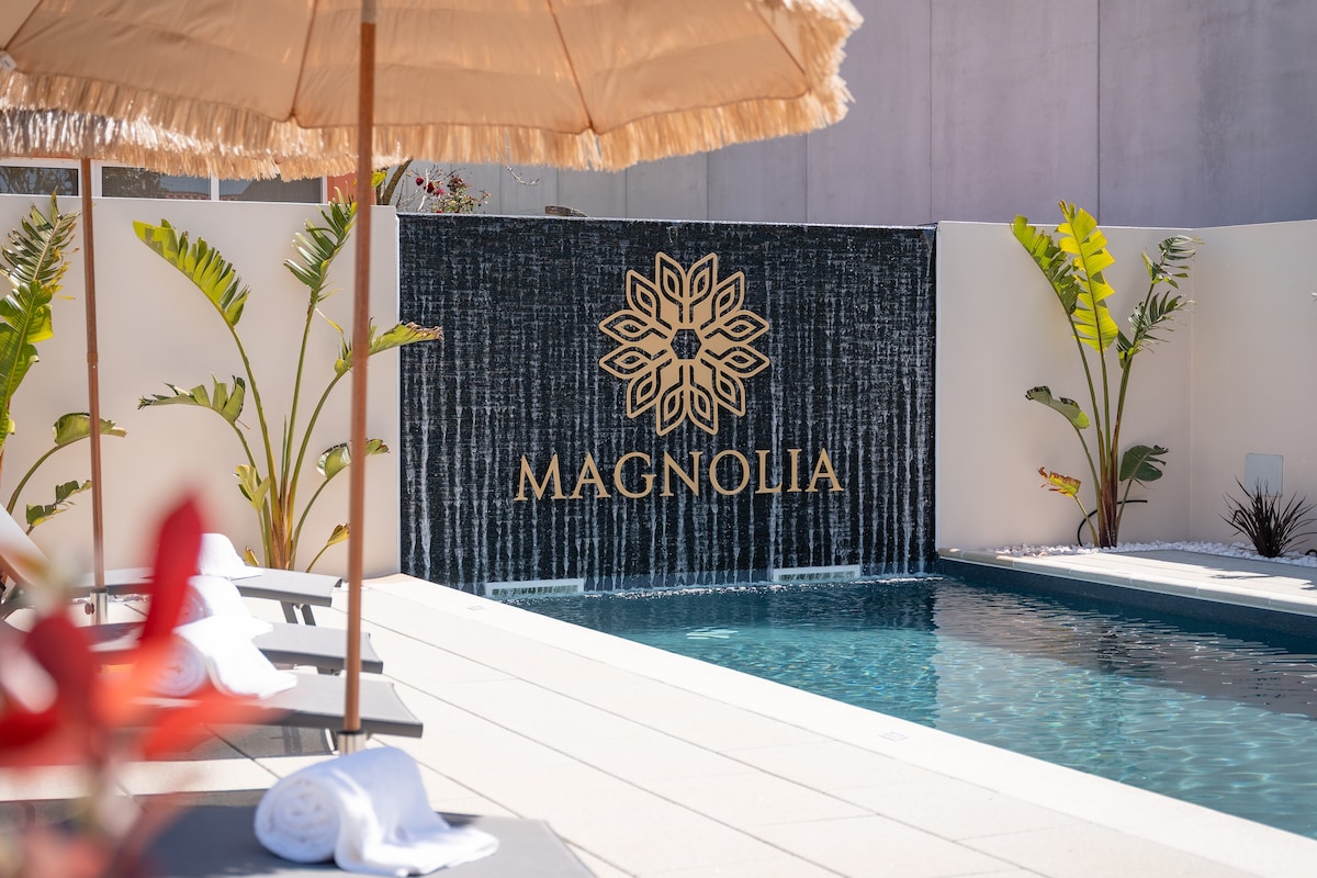 Magnolia Luxury Villa with Pool and Jacuzzi