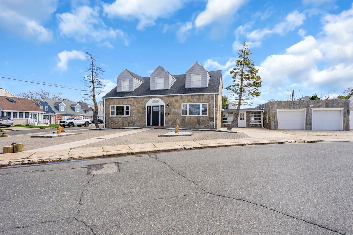 Entire home w/ outdoor Pool Spa in Seaside Heights