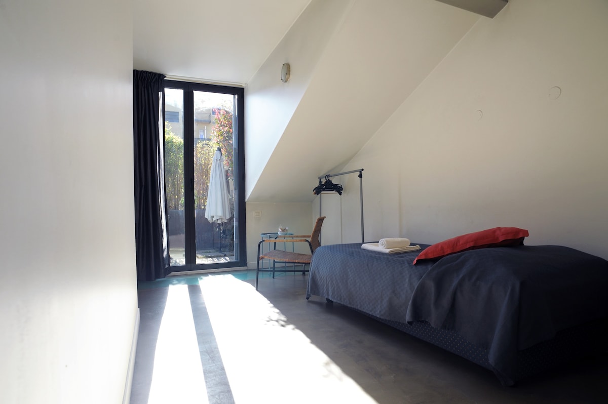Urban oasis: terrace room in Sant'Ambrogio