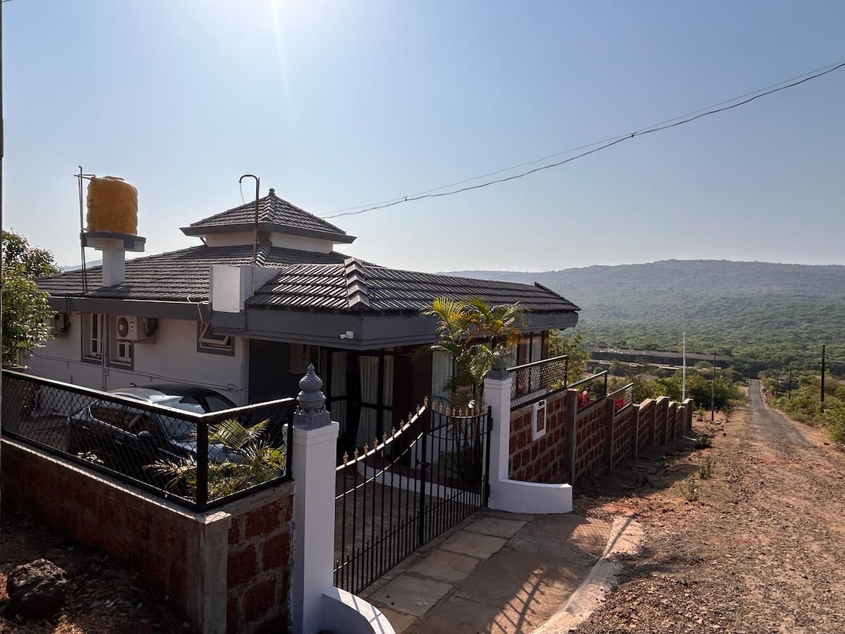 Cozy Holiday villa at Amboli Hill station