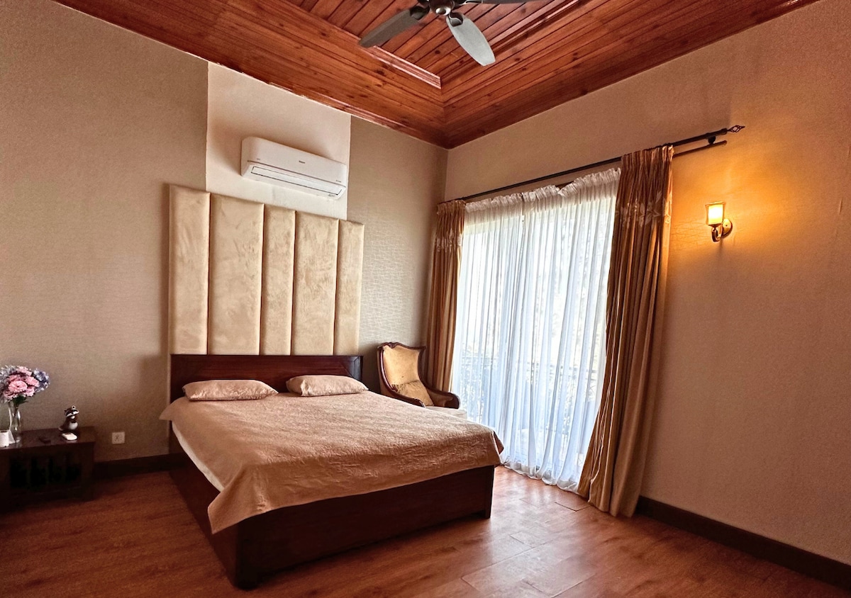 Executive Room With Balcony Lake View
